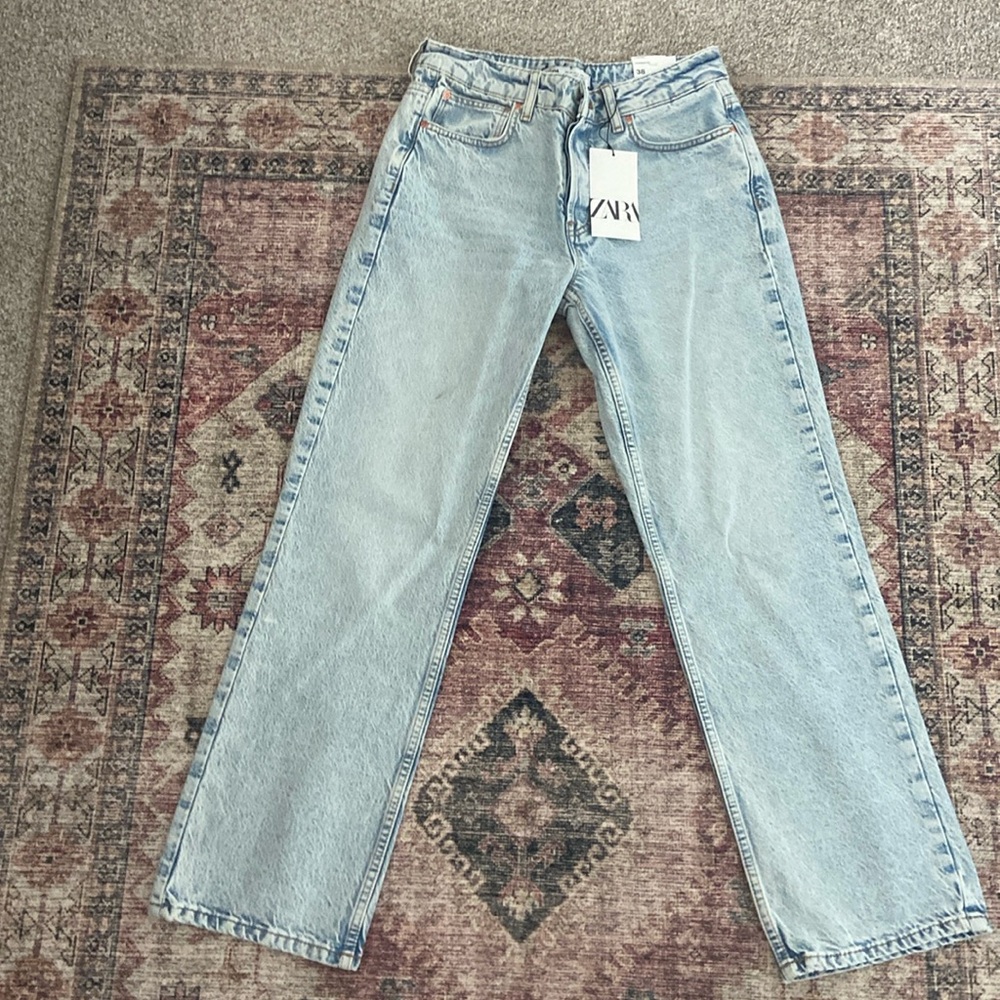 Light wash, never before worn, size 38 Zara jeans